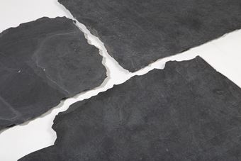 Black Slate natural cleft (sides sawn)